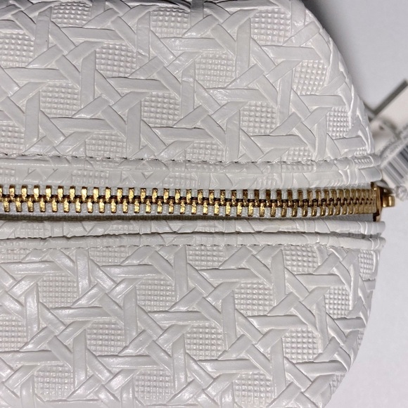 NWT Tory Burch White Basketweave Cosmetic Case Bag Gold Signature Hardware - Picture 11 of 16